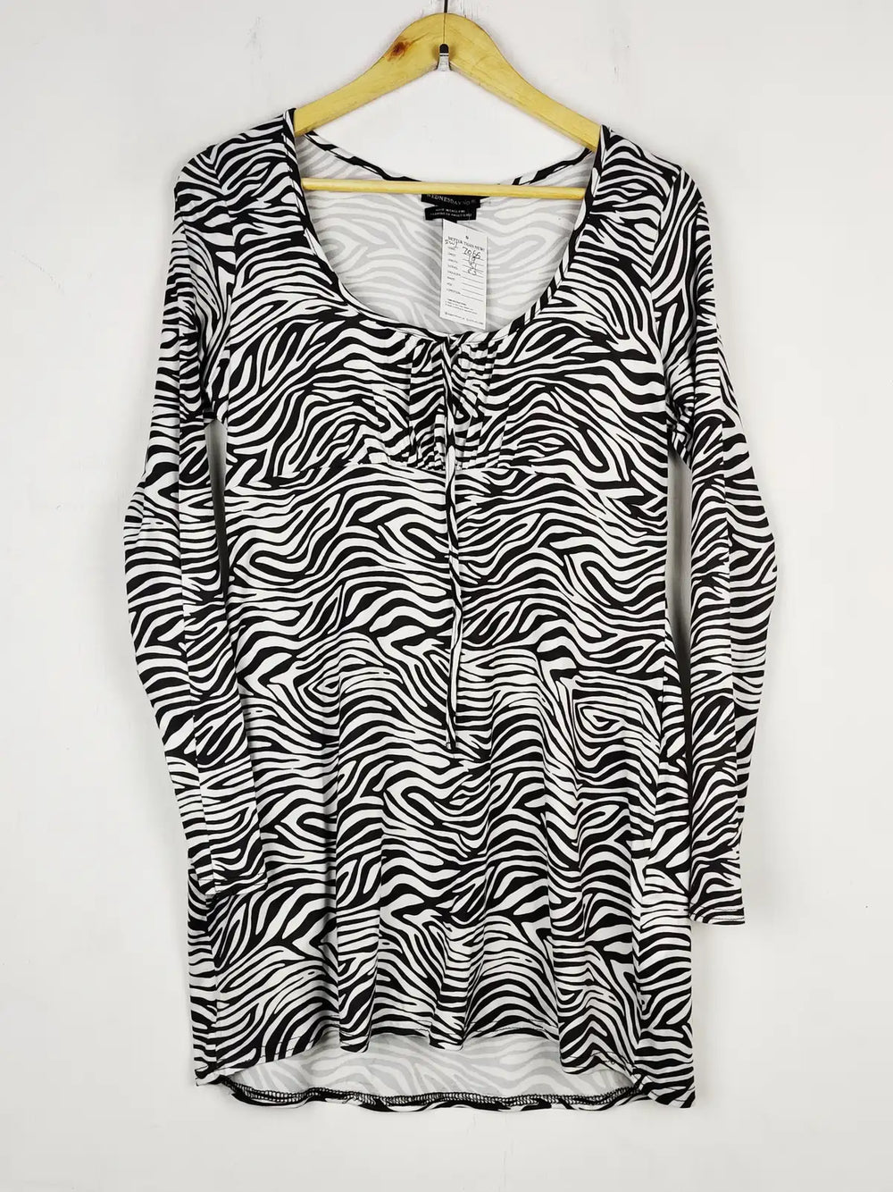 Buy online pre-used pre-loved 100% authentic & Original branded Wednesday Girl (SWT-7065) available in Pakistan. Top international brands avilable.