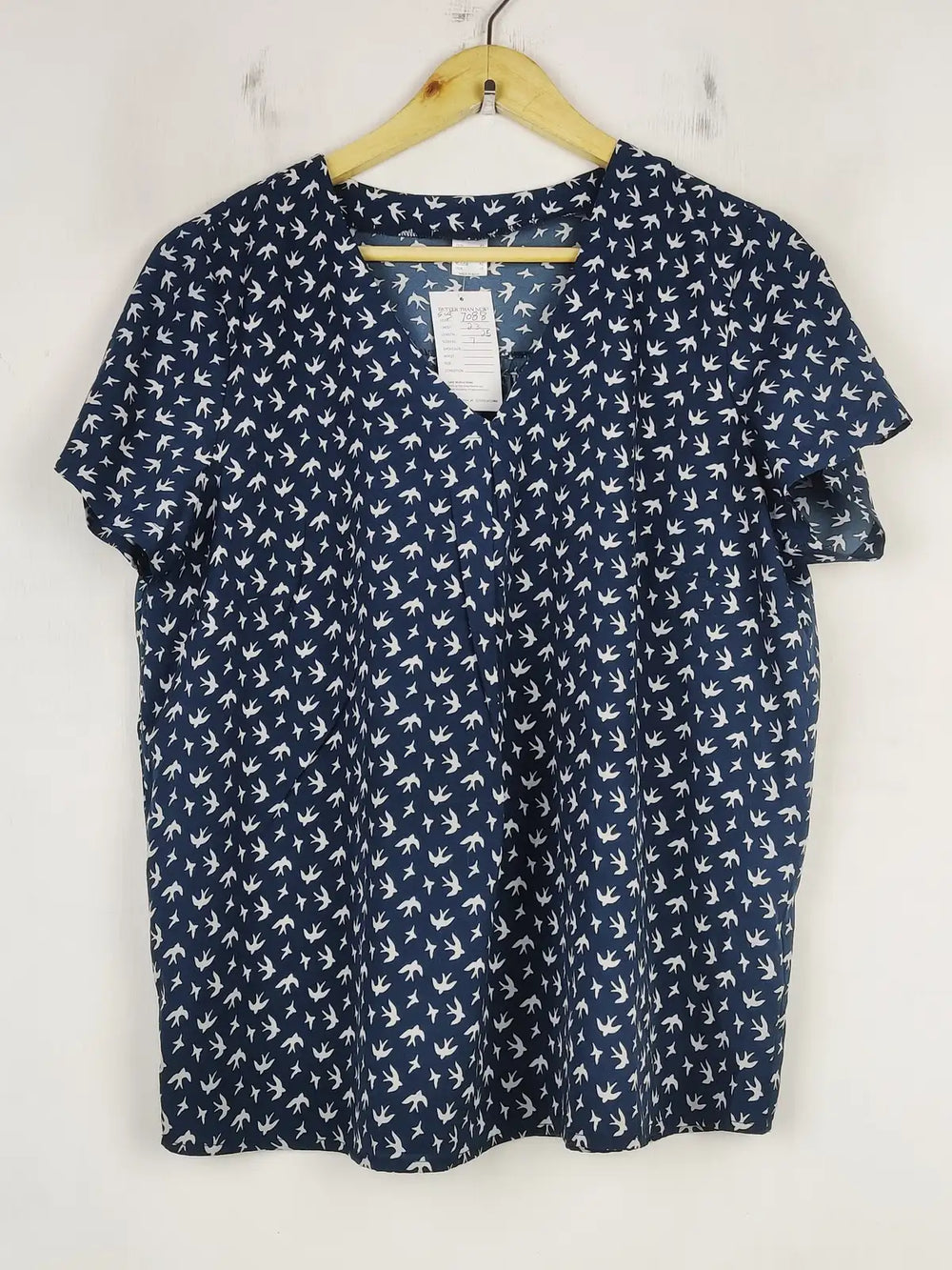 Buy online pre-used pre-loved 100% authentic & Original branded Unknown Brand (SWT-7088) available in Pakistan. Top international brands avilable.