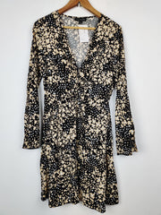 Buy online pre-used pre-loved 100% authentic & Original branded Dorothy Perkins (SWT-708) available in Pakistan. Top international brands avilable.