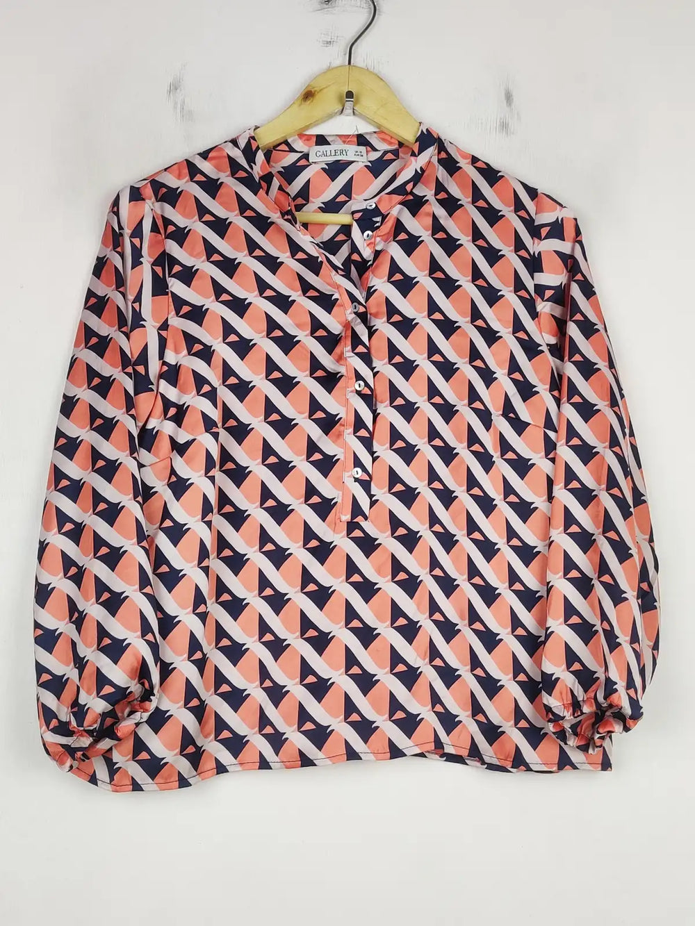Buy online pre-used pre-loved 100% authentic & Original branded Gallery (SWT-7090) available in Pakistan. Top international brands avilable.