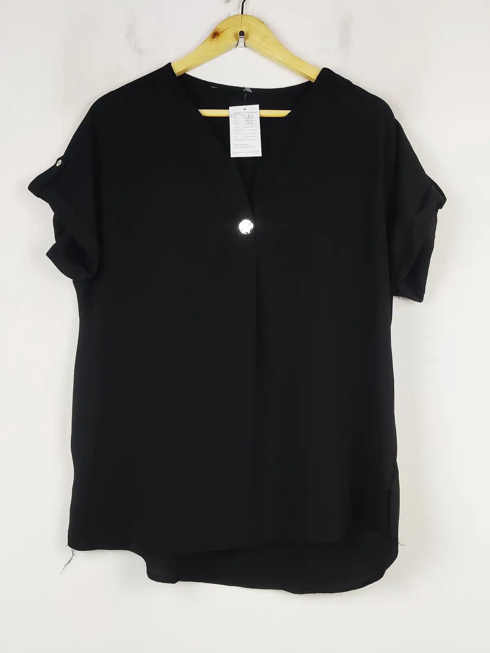 Buy online pre-used pre-loved 100% authentic & Original branded Unknown Brand (SWT-7186) available in Pakistan. Top international brands avilable.