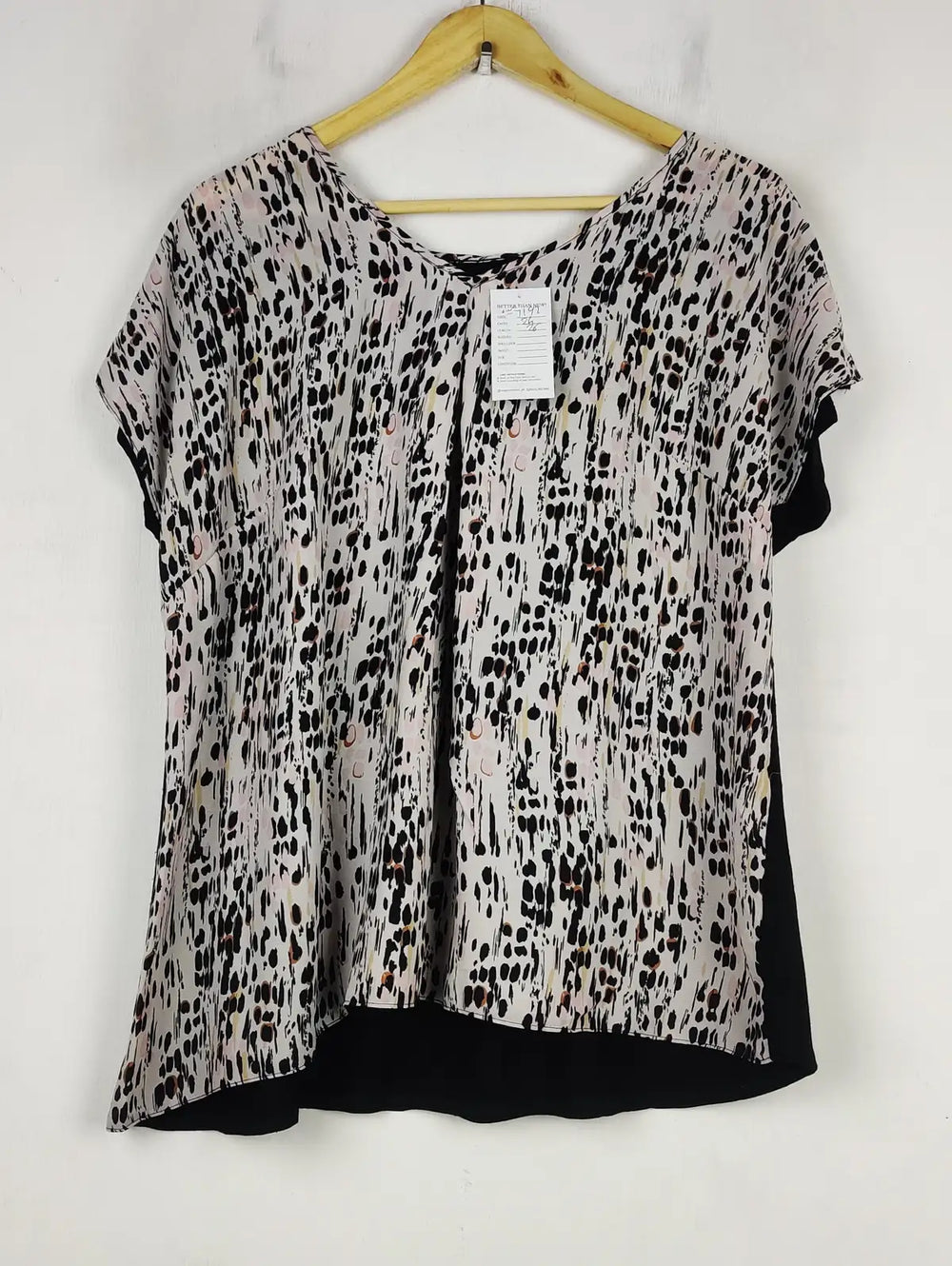 Buy online pre-used pre-loved 100% authentic & Original branded Unknown Brand (SWT-7192) available in Pakistan. Top international brands avilable.