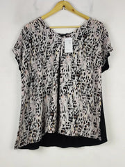 Buy online pre-used pre-loved 100% authentic & Original branded Unknown Brand (SWT-7192) available in Pakistan. Top international brands avilable.
