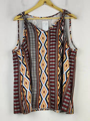 Buy online pre-used pre-loved 100% authentic & Original branded Unknown Brand (SWT-7196) available in Pakistan. Top international brands avilable.