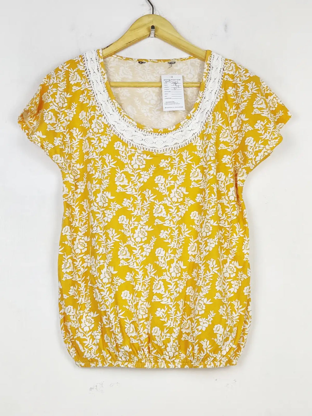 Buy online pre-used pre-loved 100% authentic & Original branded Unknown Brand (SWT-7482) available in Pakistan. Top international brands avilable.