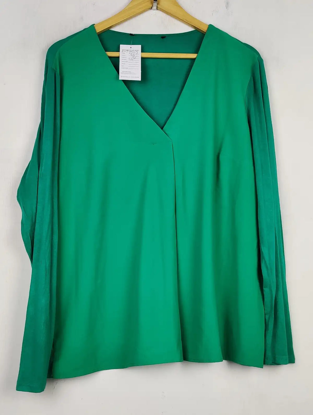 Buy online pre-used pre-loved 100% authentic & Original branded Unknown Brand (SWT-7507) available in Pakistan. Top international brands avilable.