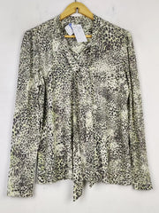 Buy online pre-used pre-loved 100% authentic & Original branded Unknown Brand (SWT-7508) available in Pakistan. Top international brands avilable.