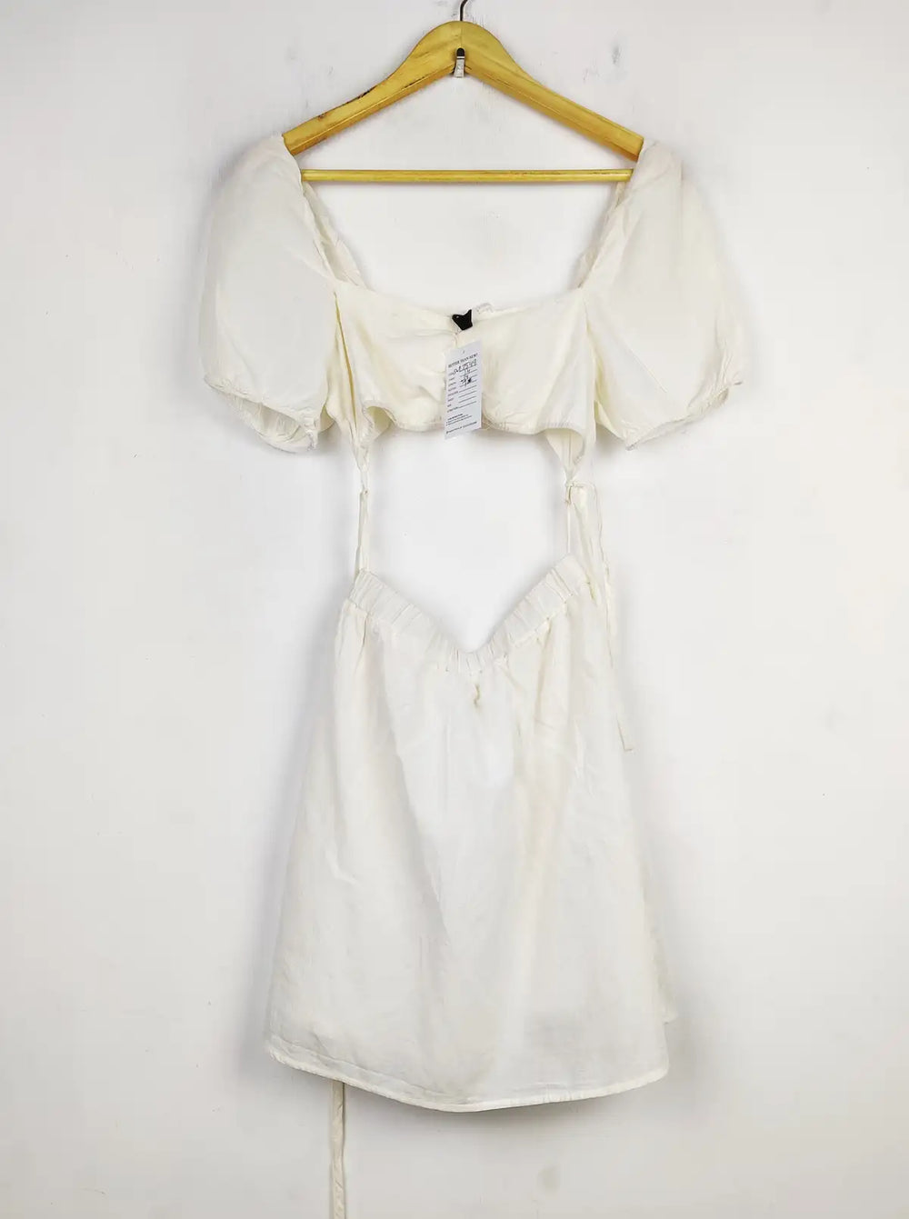 Buy online pre-used pre-loved 100% authentic & Original branded H&M (SWT-7549) available in Pakistan. Top international brands avilable.