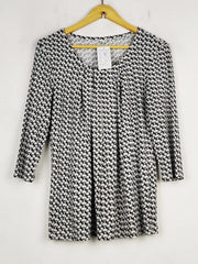 Buy online pre-used pre-loved 100% authentic & Original branded Unknown Brand (SWT-7601) available in Pakistan. Top international brands avilable.