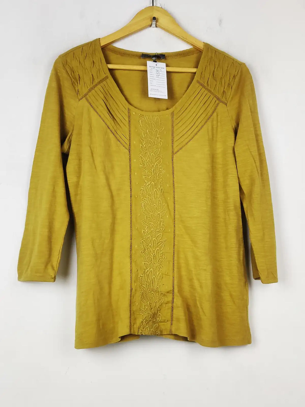Buy online pre-used pre-loved 100% authentic & Original branded Peruna (SWT-7617) available in Pakistan. Top international brands avilable.