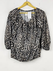 Buy online pre-used pre-loved 100% authentic & Original branded Dunnes Store (SWT-7647) available in Pakistan. Top international brands avilable.