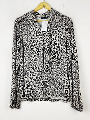 Buy online pre-used pre-loved 100% authentic & Original branded Dunnes Store (SWT-7660) available in Pakistan. Top international brands avilable.