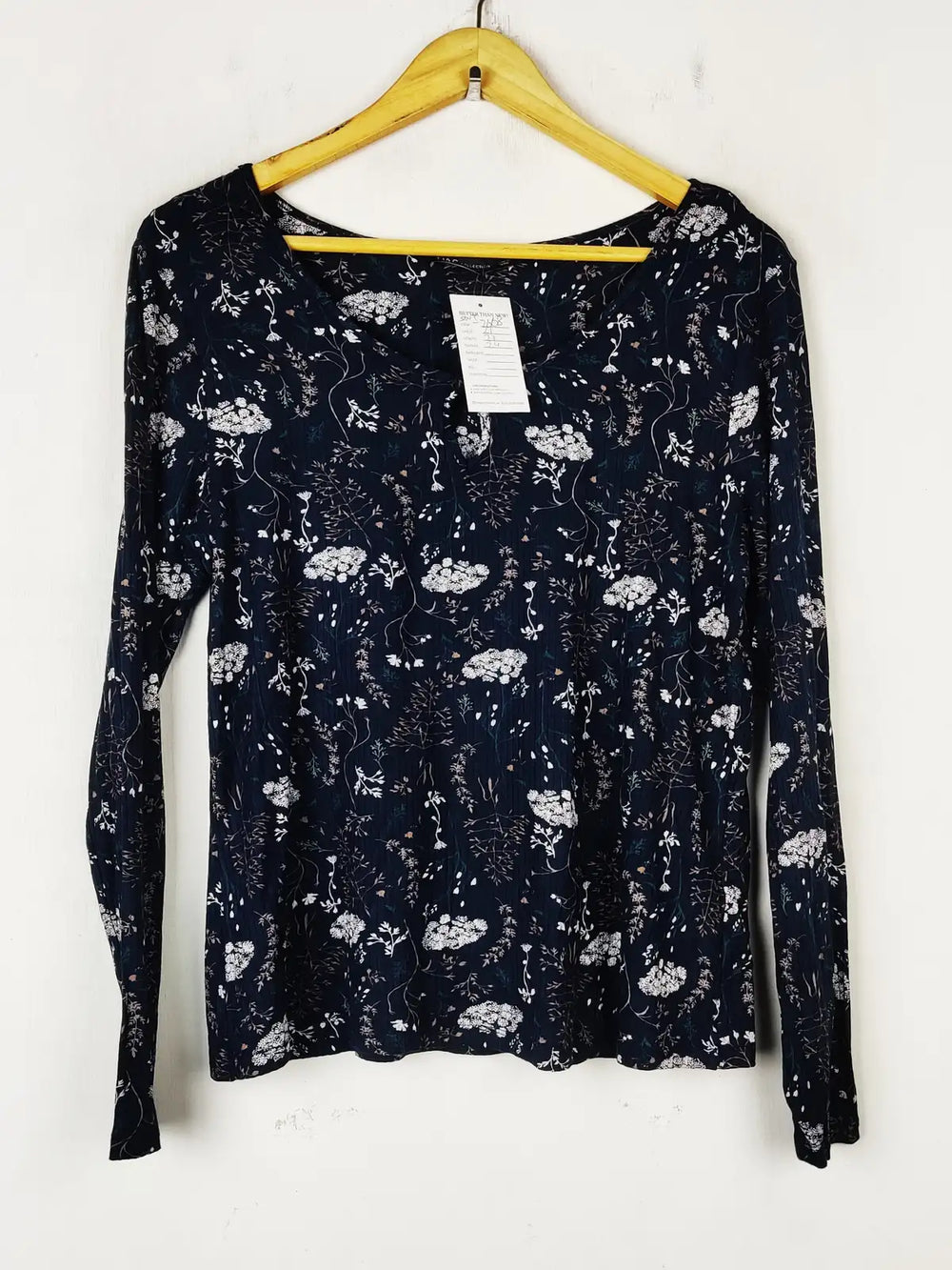 Buy online pre-used pre-loved 100% authentic & Original branded Marks & Spencer (SWT-7668) available in Pakistan. Top international brands avilable.
