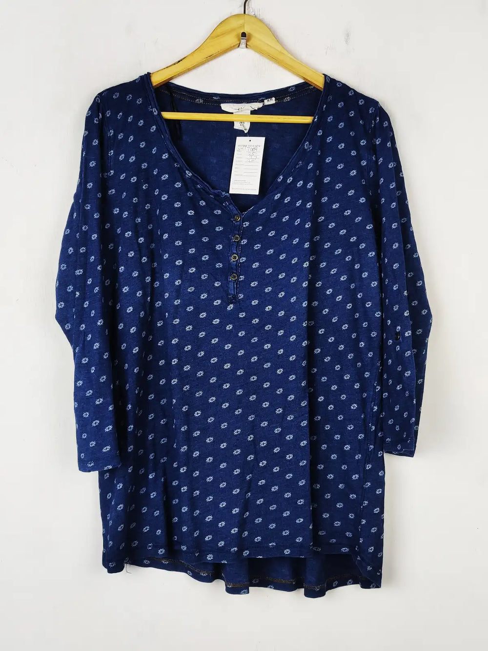 Buy online pre-used pre-loved 100% authentic & Original branded Asos (SWT-7669) available in Pakistan. Top international brands avilable.