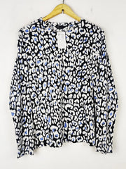 Buy online pre-used pre-loved 100% authentic & Original branded Marks & Spencer (SWT-7683) available in Pakistan. Top international brands avilable.
