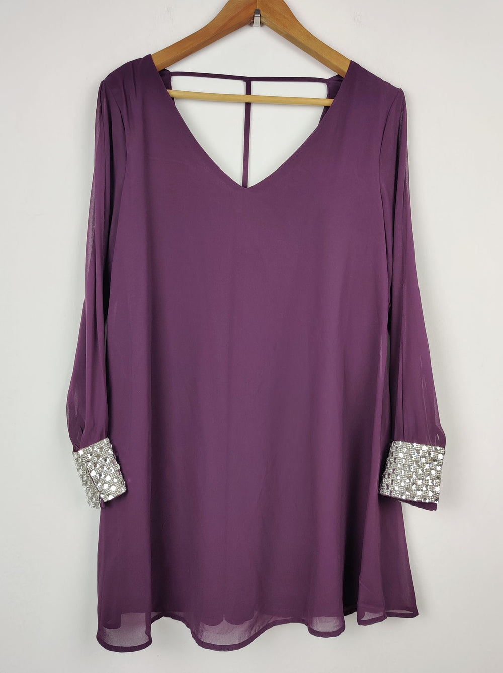 Buy online pre-used pre-loved 100% authentic & Original branded Forever 21 (SWT-772) available in Pakistan. Top international brands avilable.