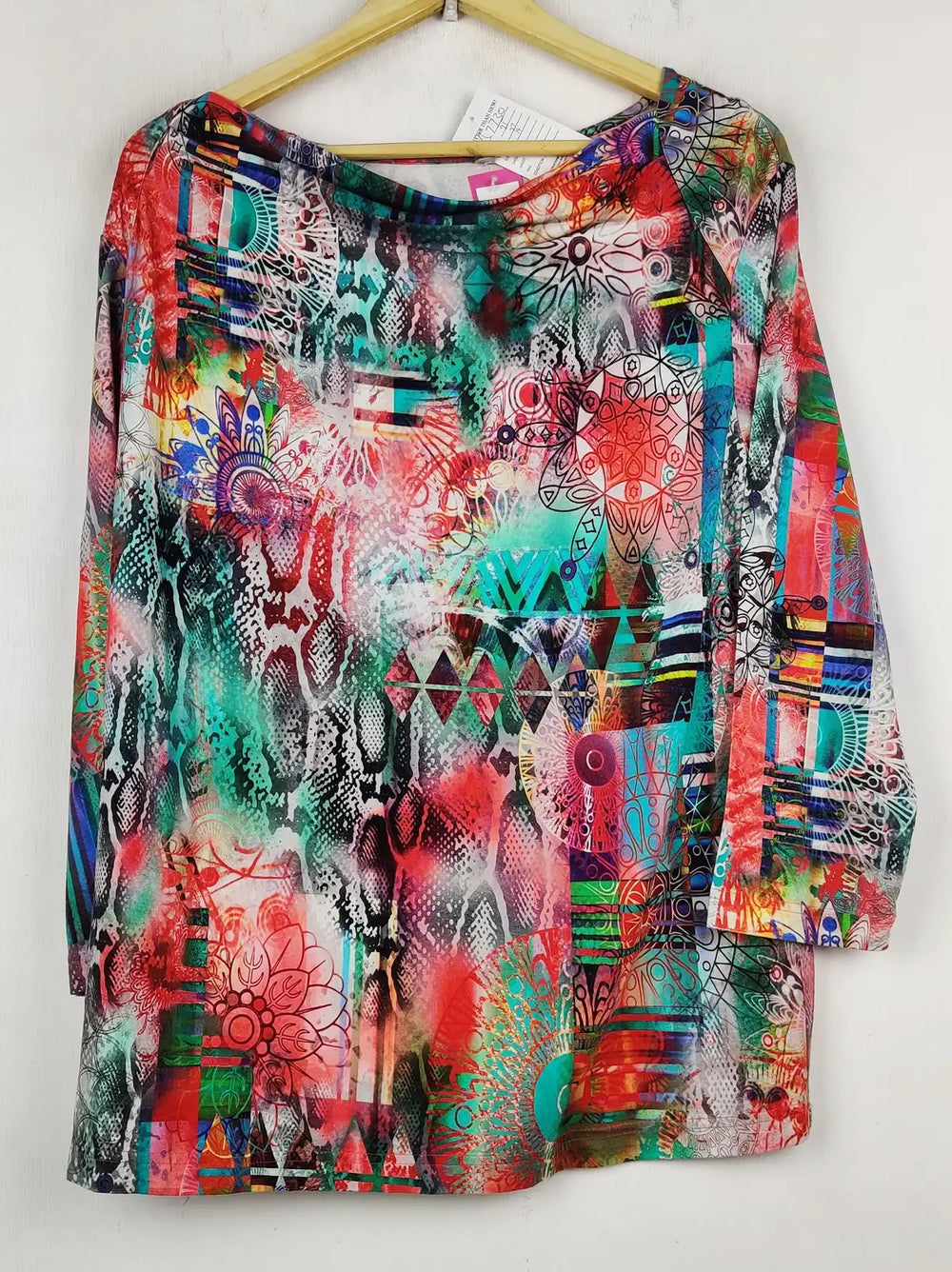 Buy online pre-used pre-loved 100% authentic & Original branded Unknown Brand (SWT-7730) available in Pakistan. Top international brands avilable.