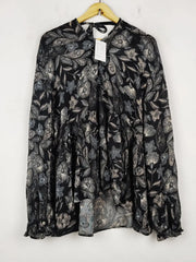 Buy online pre-used pre-loved 100% authentic & Original branded Unknown Brand (SWT-7754) available in Pakistan. Top international brands avilable.