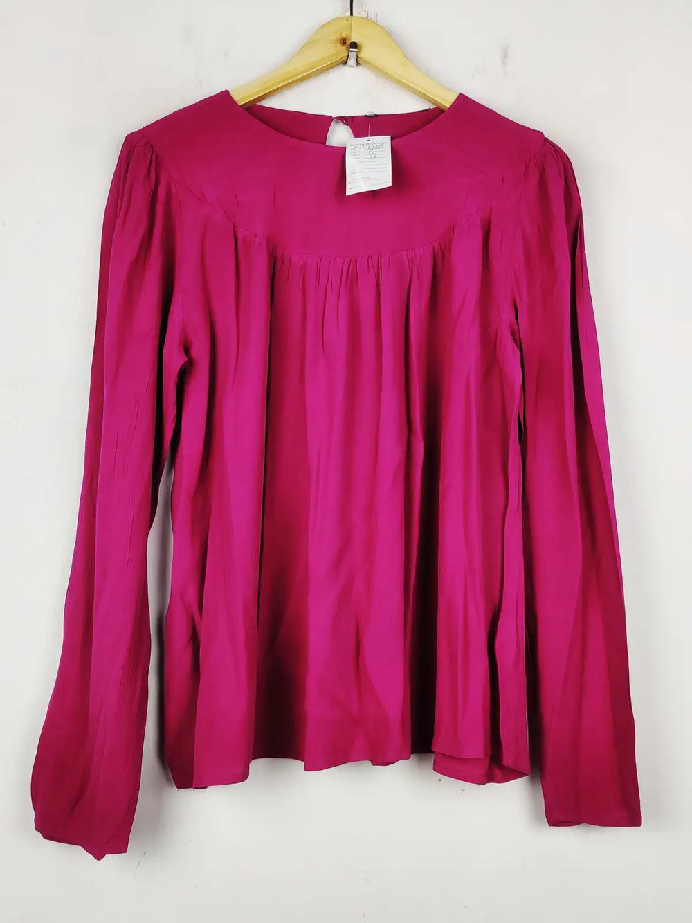 Buy online pre-used pre-loved 100% authentic & Original branded Unknown Brand (SWT-7755) available in Pakistan. Top international brands avilable.