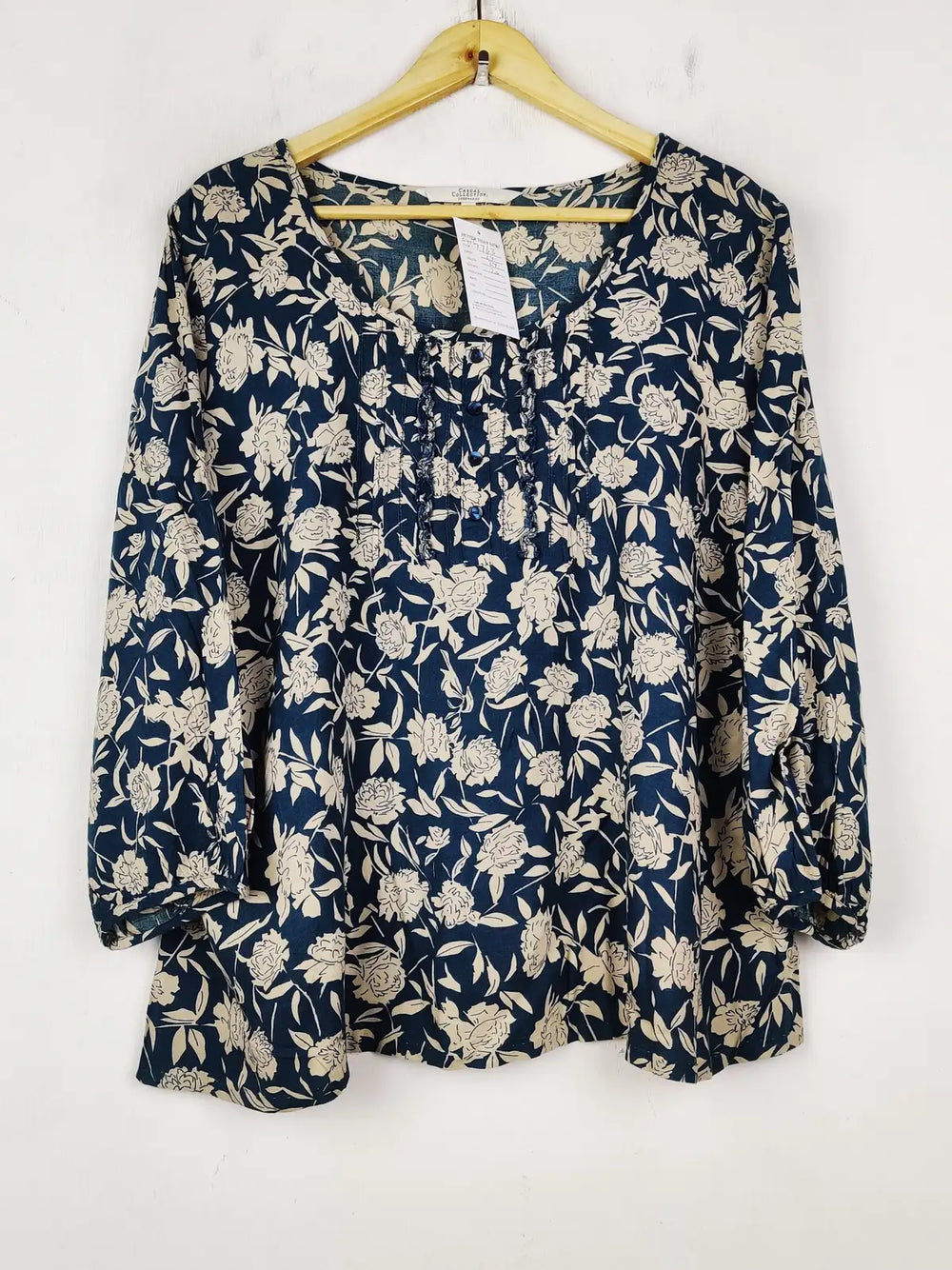 Buy online pre-used pre-loved 100% authentic & Original branded Casual Collection (SWT-7763) available in Pakistan. Top international brands avilable.