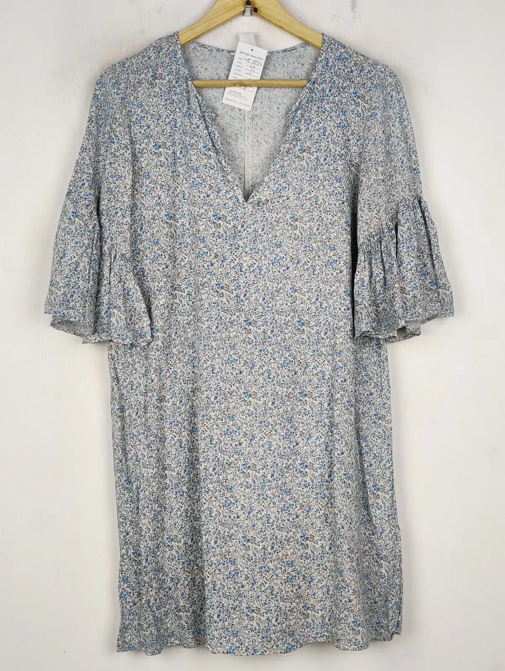 Buy online pre-used pre-loved 100% authentic & Original branded H&M (SWT-7854) available in Pakistan. Top international brands avilable.