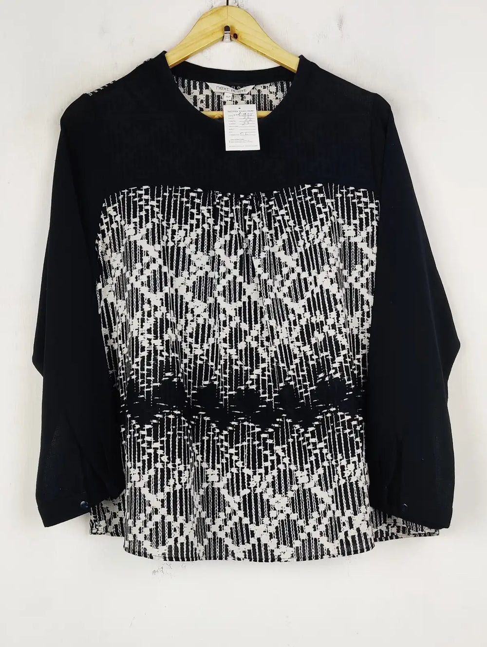 Buy online pre-used pre-loved 100% authentic & Original branded Next (SWT-7855) available in Pakistan. Top international brands avilable.