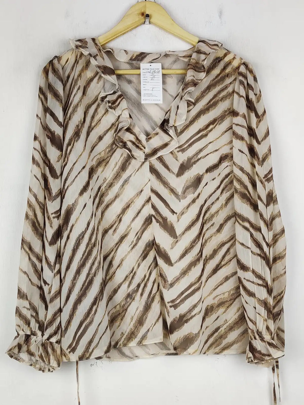 Buy online pre-used pre-loved 100% authentic & Original branded Unknown Brand (SWT-7858) available in Pakistan. Top international brands avilable.