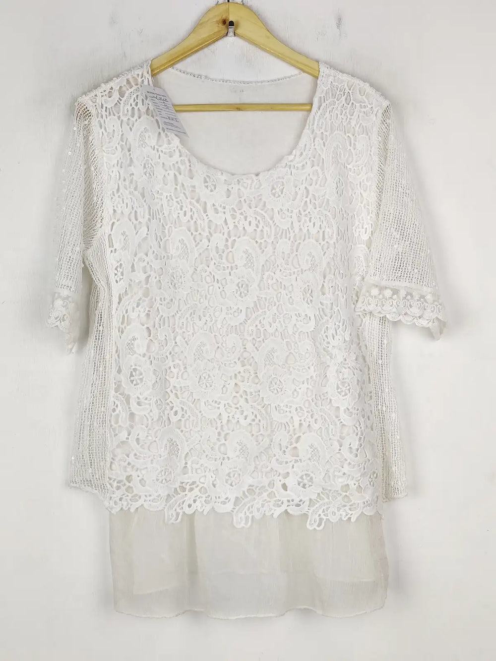 Buy online pre-used pre-loved 100% authentic & Original branded Unknown Brand (SWT-7868) available in Pakistan. Top international brands avilable.