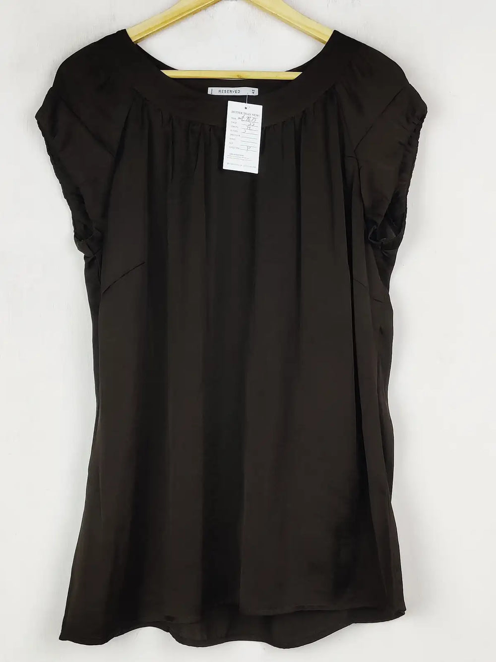 Buy online pre-used pre-loved 100% authentic & Original branded Reserved (SWT-7875) available in Pakistan. Top international brands avilable.