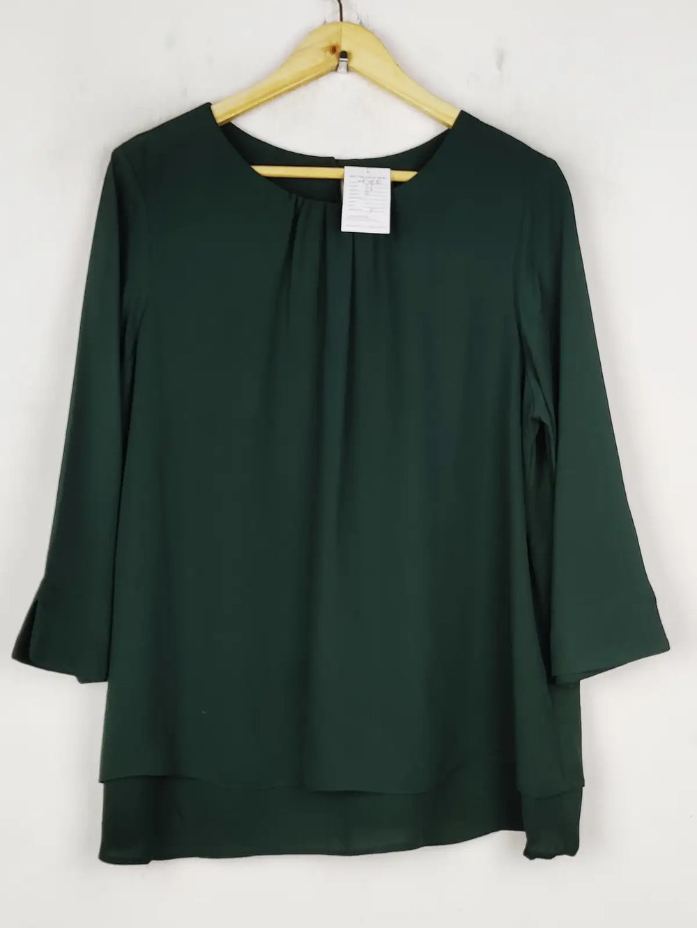 Buy online pre-used pre-loved 100% authentic & Original branded Unknown Brand (SWT-7886) available in Pakistan. Top international brands avilable.