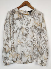 Buy online pre-used pre-loved 100% authentic & Original branded New Look (SWT-789) available in Pakistan. Top international brands avilable.