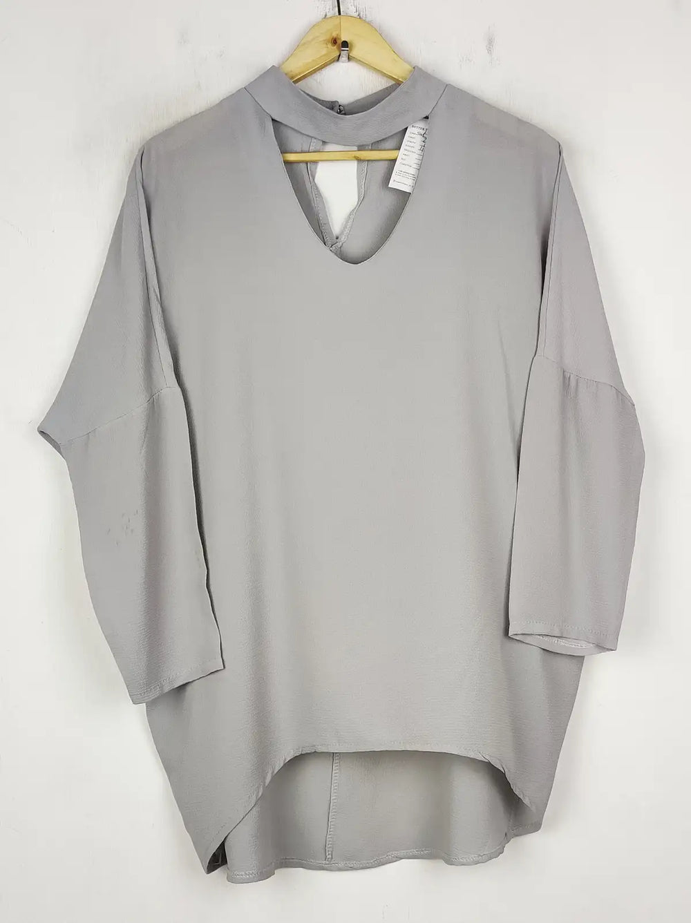 Buy online pre-used pre-loved 100% authentic & Original branded Unknown Brand (SWT-7920) available in Pakistan. Top international brands avilable.