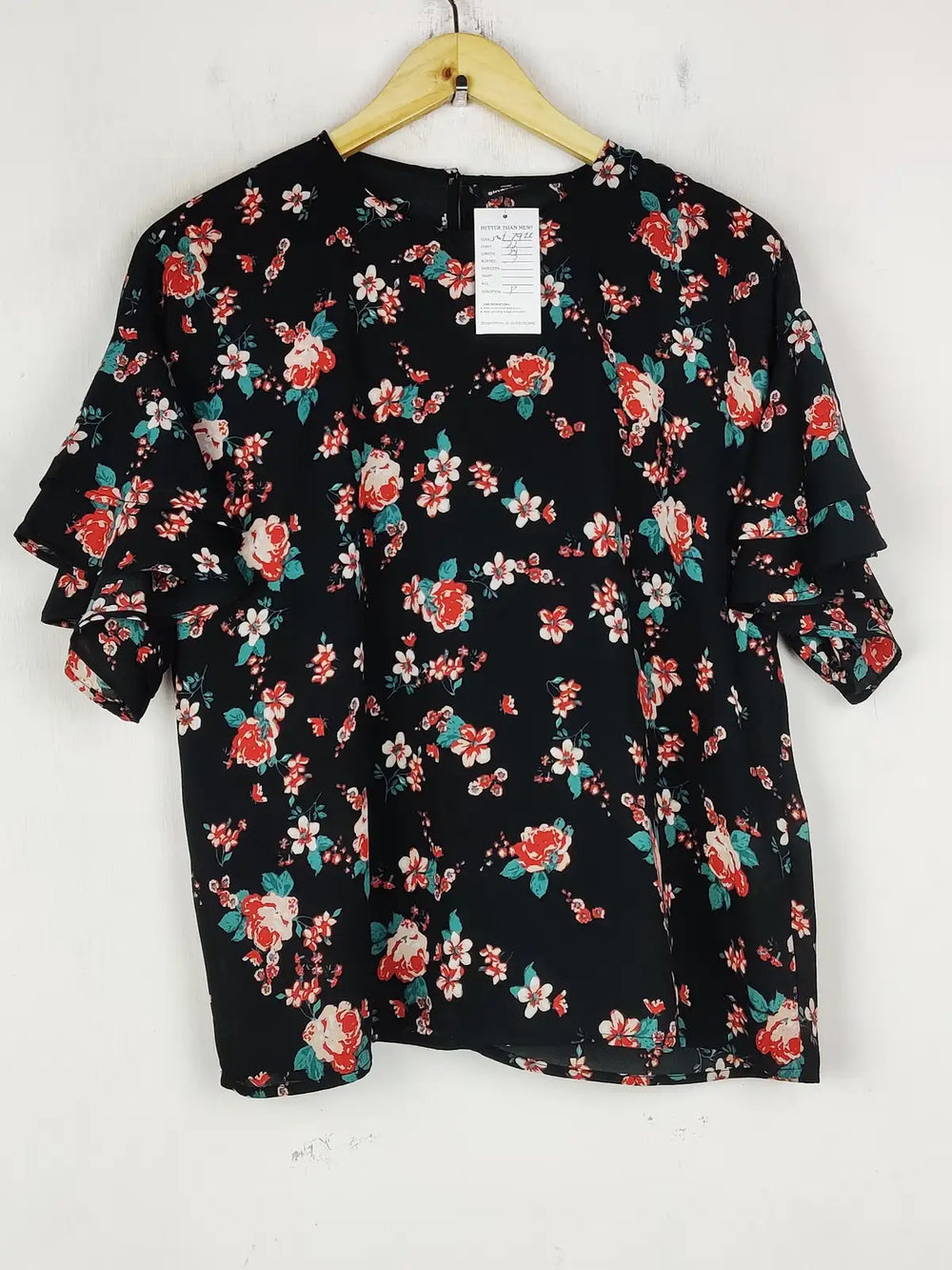 Buy online pre-used pre-loved 100% authentic & Original branded Ginatricot (SWT-7922) available in Pakistan. Top international brands avilable.