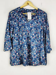 Buy online pre-used pre-loved 100% authentic & Original branded Unknown Brand (SWT-7934) available in Pakistan. Top international brands avilable.
