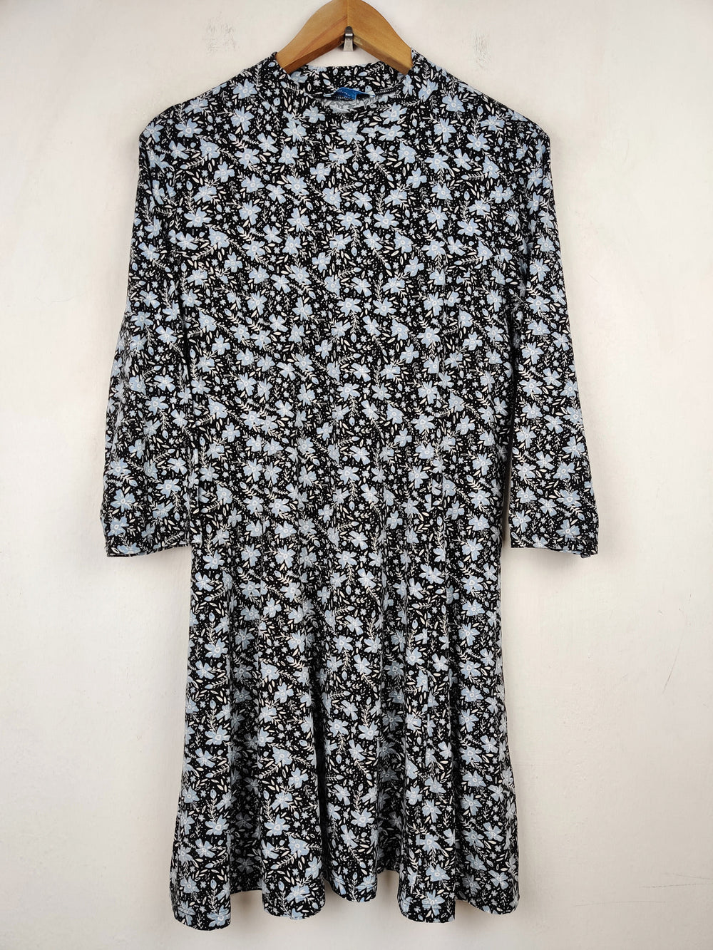 Buy online pre-used pre-loved 100% authentic & Original branded Primark (SWT-79) available in Pakistan. Top international brands avilable.