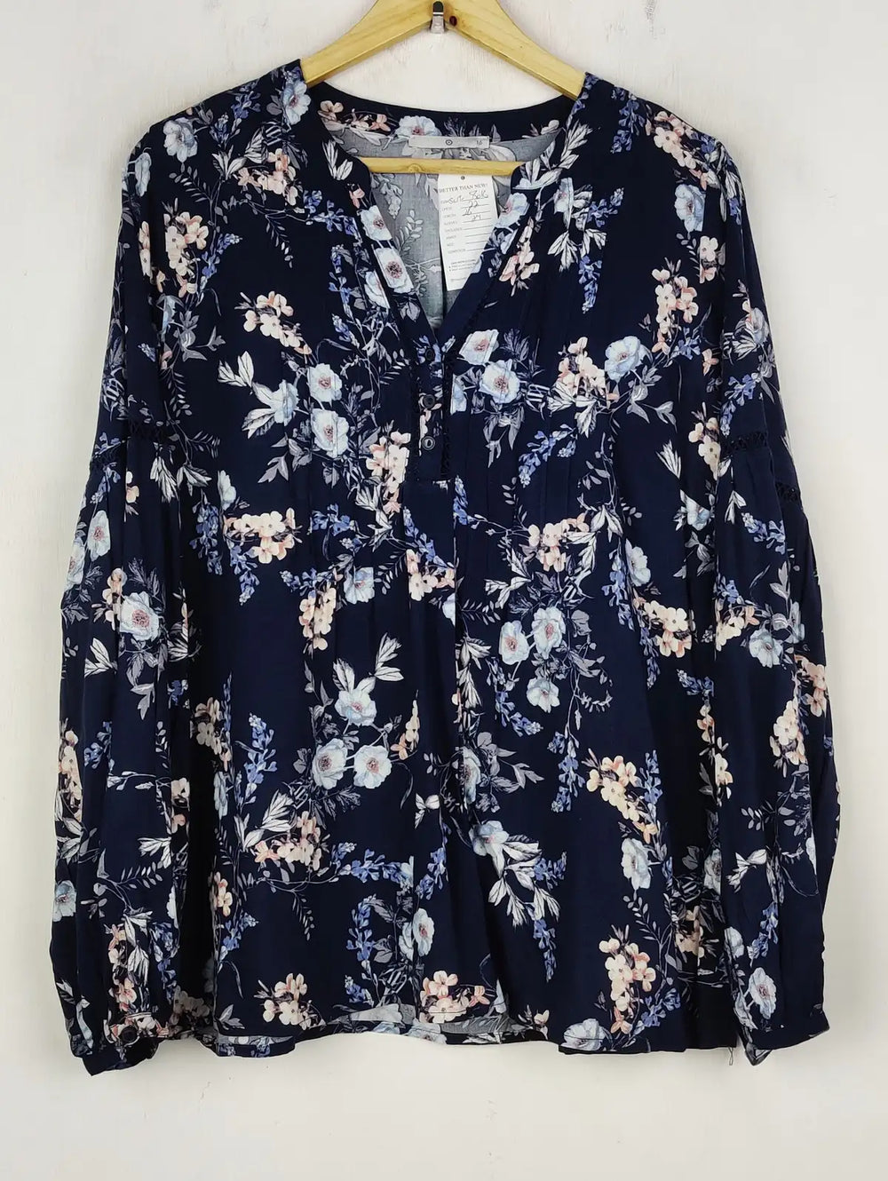 Buy online pre-used pre-loved 100% authentic & Original branded Unknown Brand (SWT-8016) available in Pakistan. Top international brands avilable.