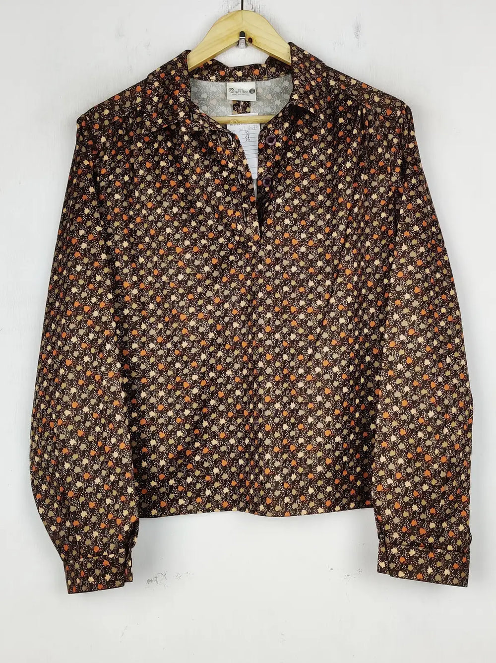 Buy online pre-used pre-loved 100% authentic & Original branded Unknown Brand (SWT-8077) available in Pakistan. Top international brands avilable.