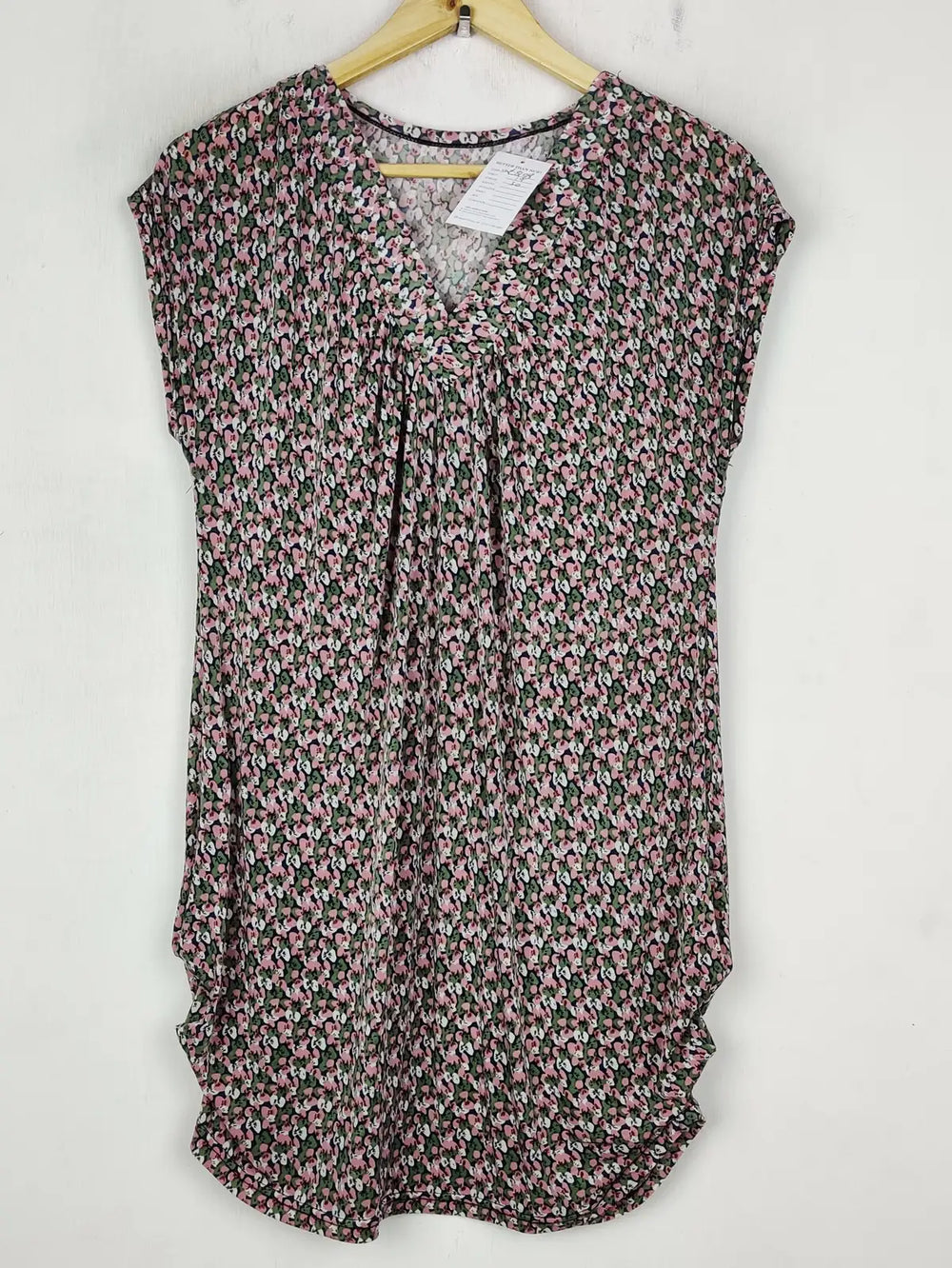 Buy online pre-used pre-loved 100% authentic & Original branded Unknown Brand (SWT-8108) available in Pakistan. Top international brands avilable.