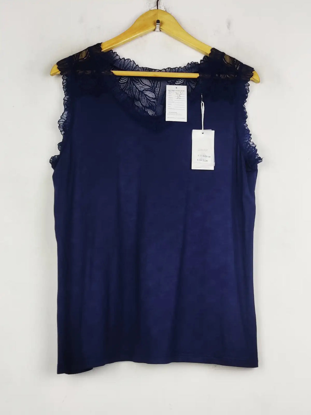 Buy online pre-used pre-loved 100% authentic & Original branded Gialily (SWT-8182) available in Pakistan. Top international brands avilable.
