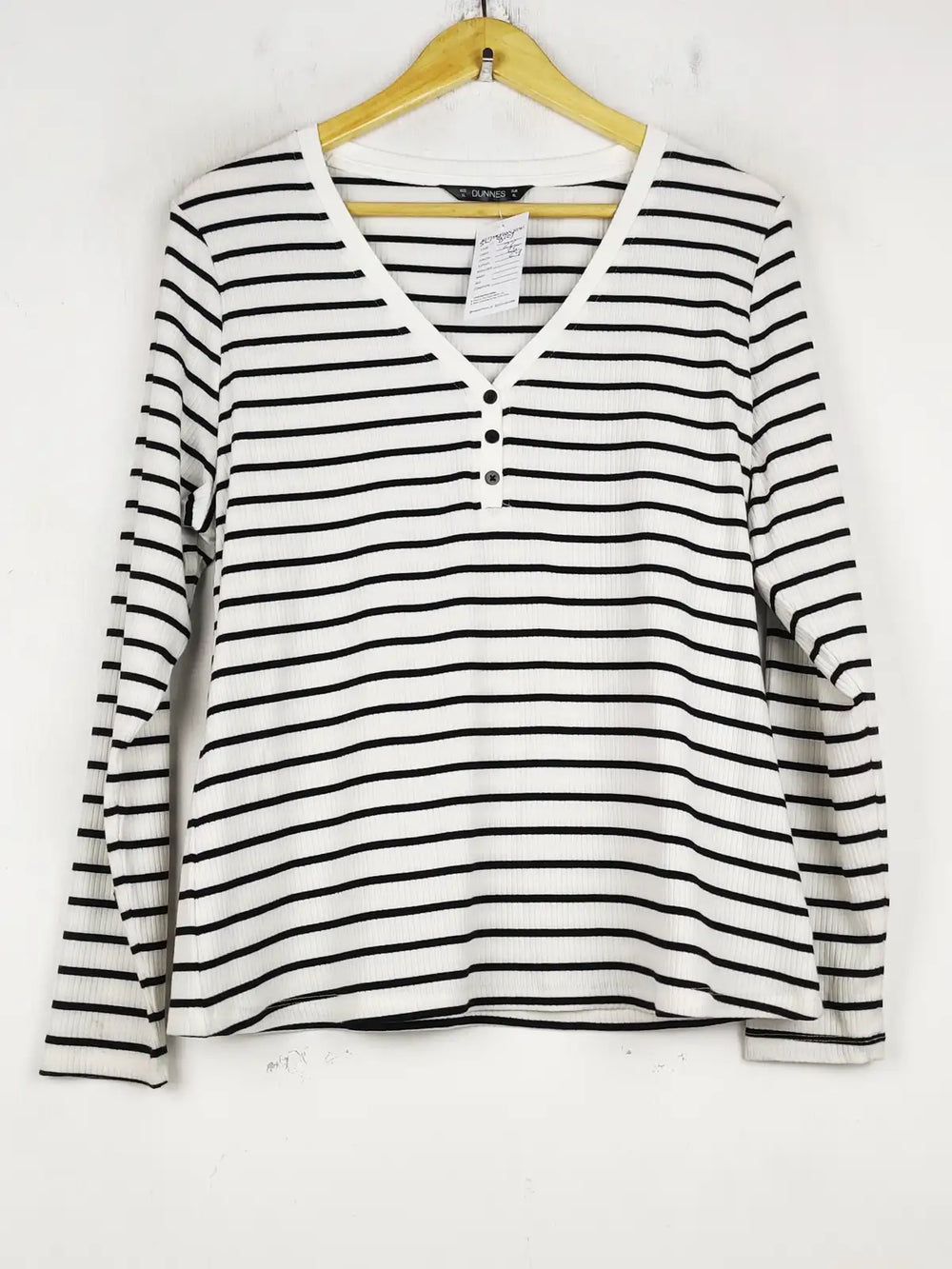 Buy online pre-used pre-loved 100% authentic & Original branded Dunnes Store (SWT-8203) available in Pakistan. Top international brands avilable.