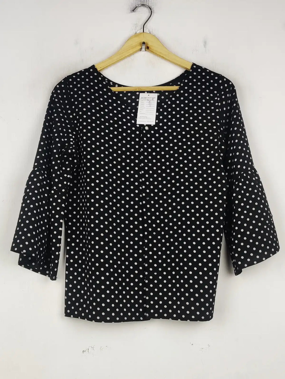 Buy online pre-used pre-loved 100% authentic & Original branded Unknown Brand (SWT-8208) available in Pakistan. Top international brands avilable.