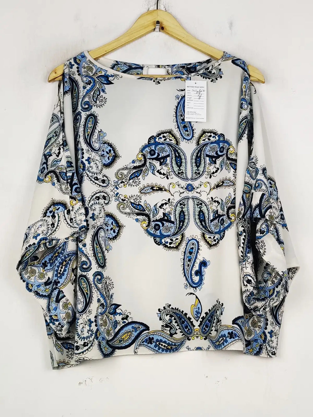 Buy online pre-used pre-loved 100% authentic & Original branded Unknown Brand (SWT-8240) available in Pakistan. Top international brands avilable.