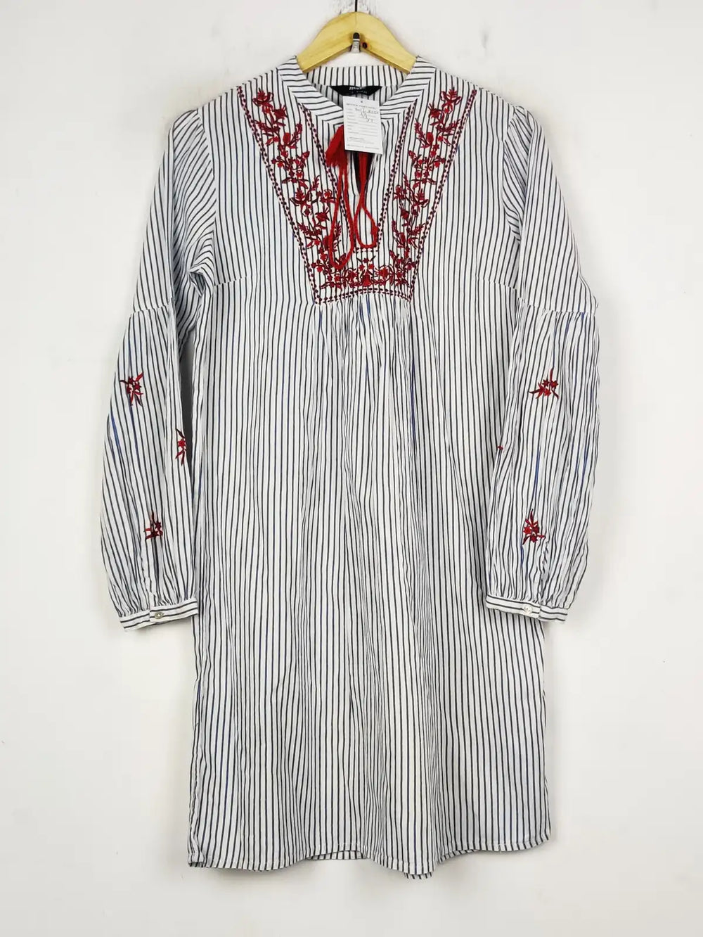 Buy online pre-used pre-loved 100% authentic & Original branded Max (SWT-8253) available in Pakistan. Top international brands avilable.