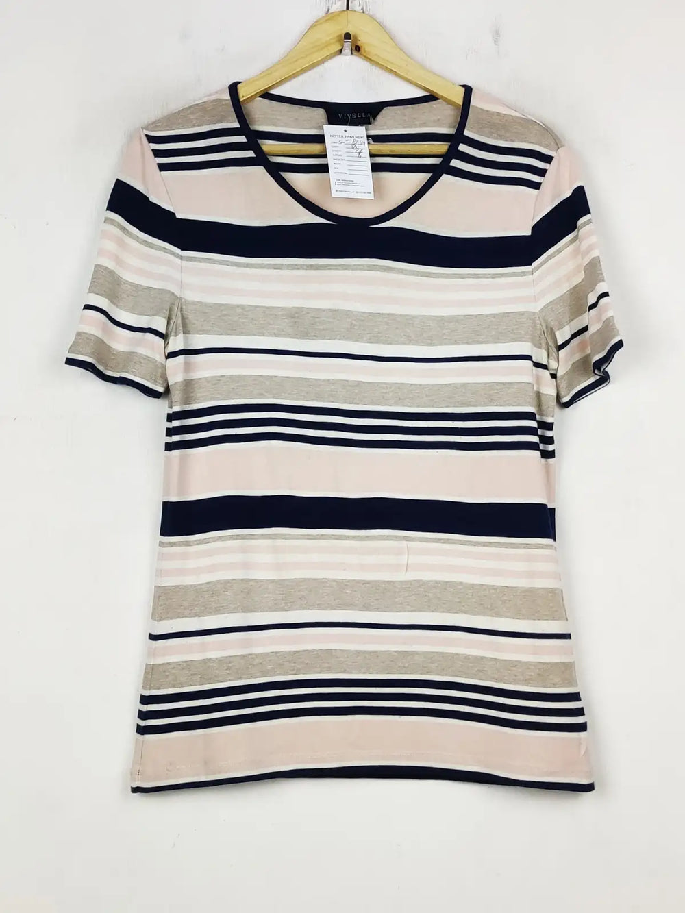 Buy online pre-used pre-loved 100% authentic & Original branded Viyella (SWT-8254) available in Pakistan. Top international brands avilable.