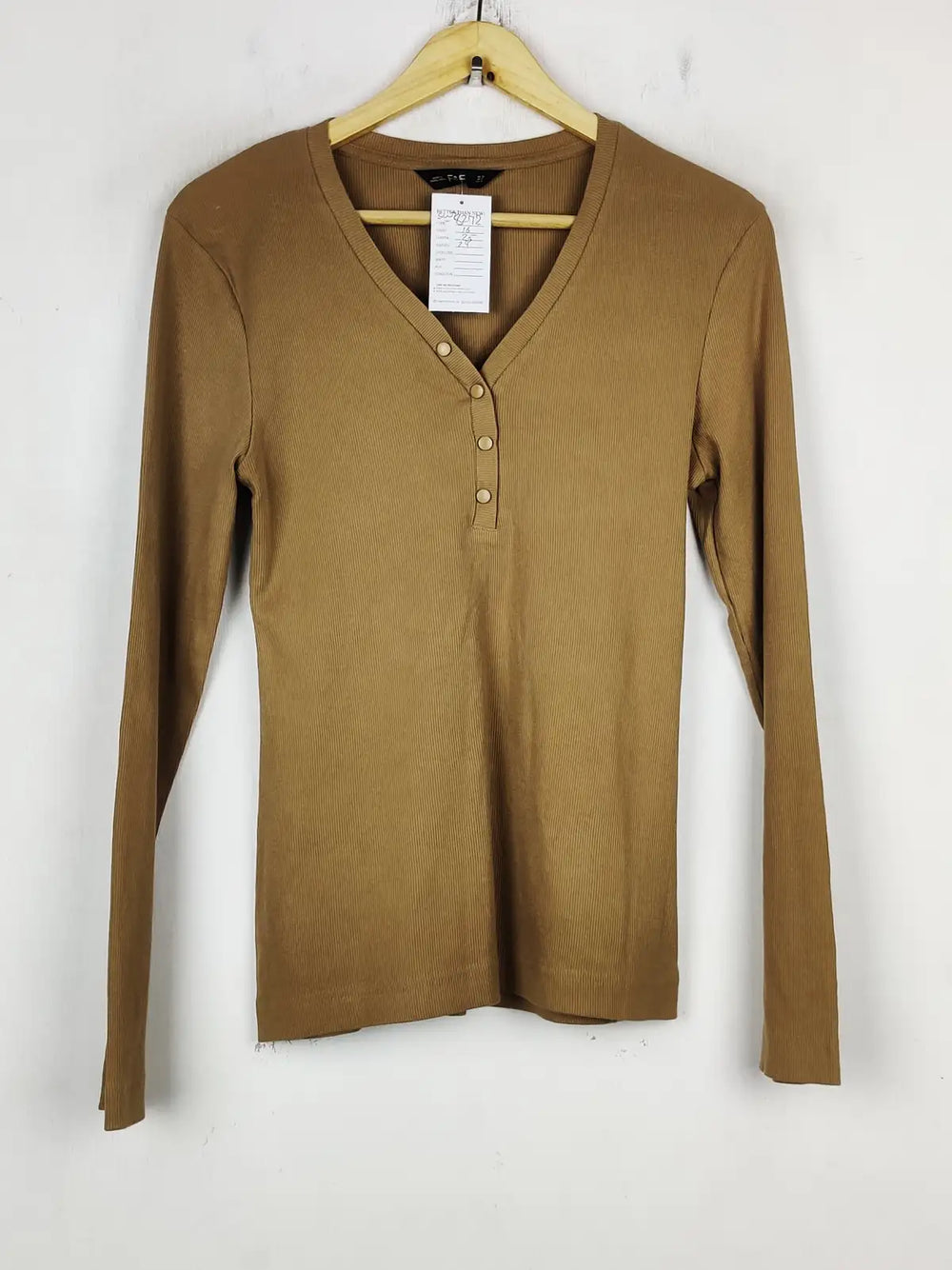 Buy online pre-used pre-loved 100% authentic & Original branded F&F (SWT-8272) available in Pakistan. Top international brands avilable.