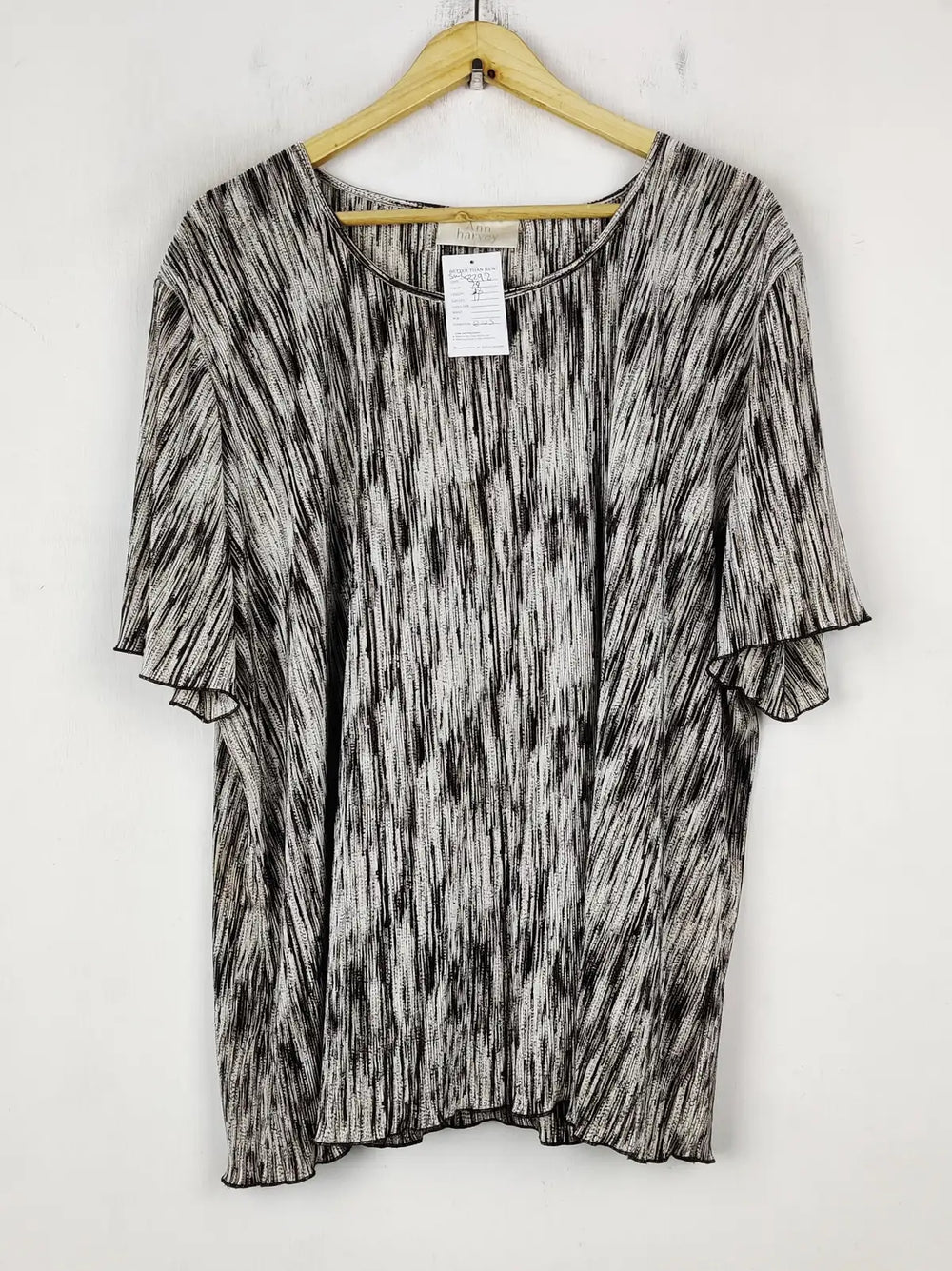 Buy online pre-used pre-loved 100% authentic & Original branded Unknown Brand (SWT-8291) available in Pakistan. Top international brands avilable.
