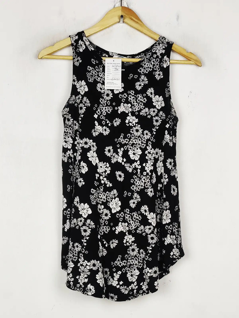 Buy online pre-used pre-loved 100% authentic & Original branded Old Navy (SWT-8417) available in Pakistan. Top international brands avilable.
