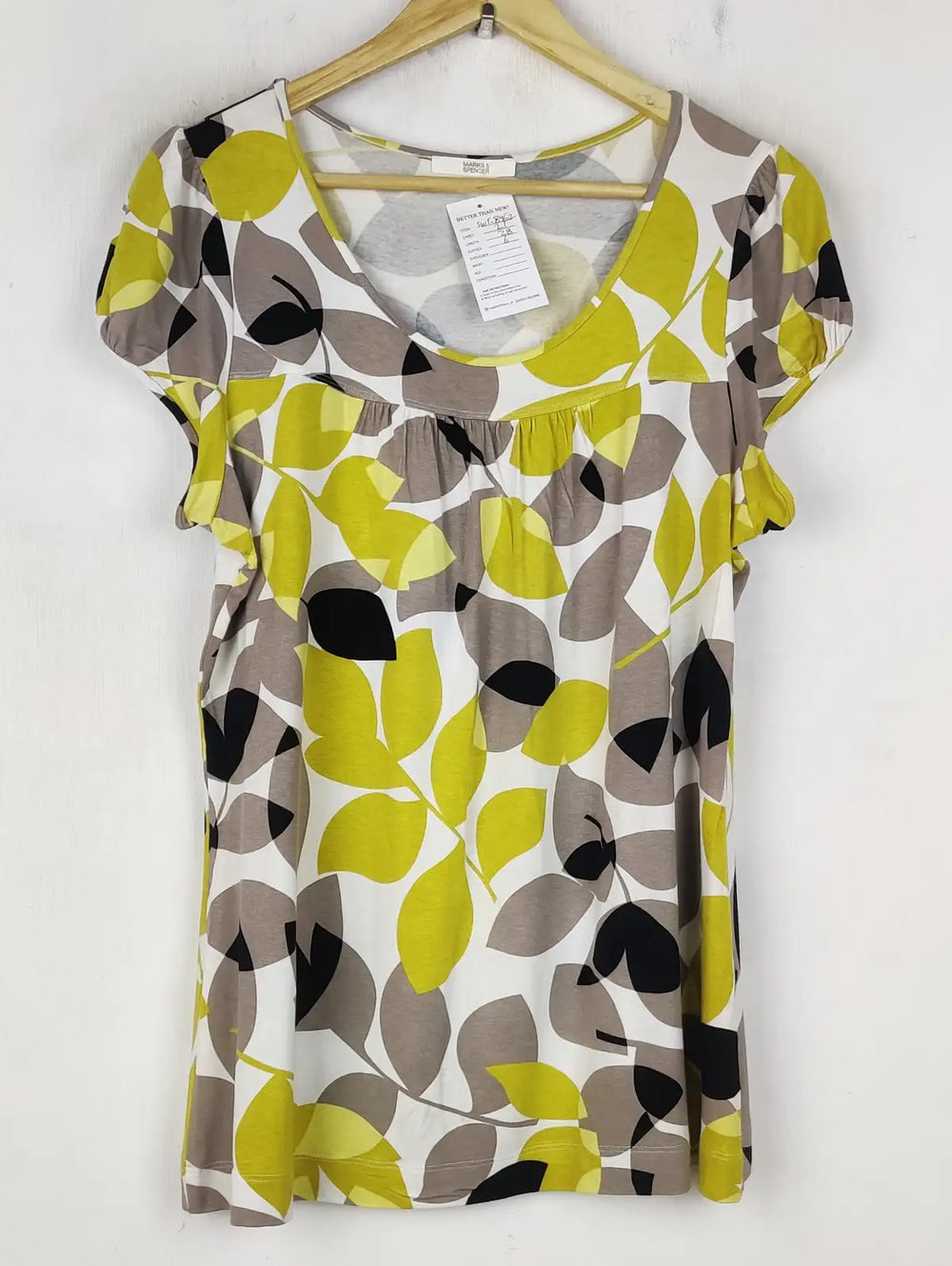 Buy online pre-used pre-loved 100% authentic & Original branded Marks & Spencer (SWT-8452) available in Pakistan. Top international brands avilable.