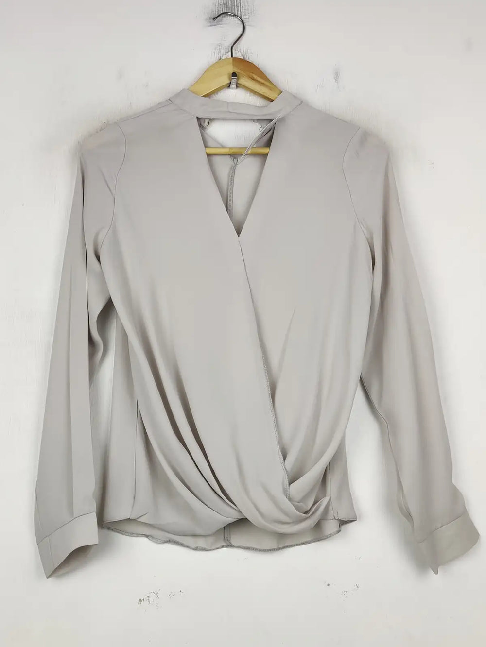 Buy online pre-used pre-loved 100% authentic & Original branded Atmosphere (SWT-8513) available in Pakistan. Top international brands avilable.