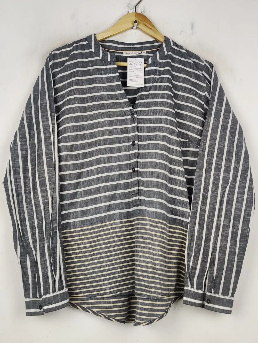 Buy online pre-used pre-loved 100% authentic & Original branded Broad Way (SWT-8524) available in Pakistan. Top international brands avilable.